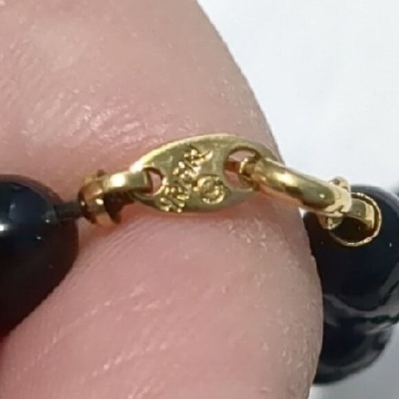 Elegant Black Beaded Necklace Trifari Individually Knotted With Gold-Tone Clasp - Picture 5 of 6